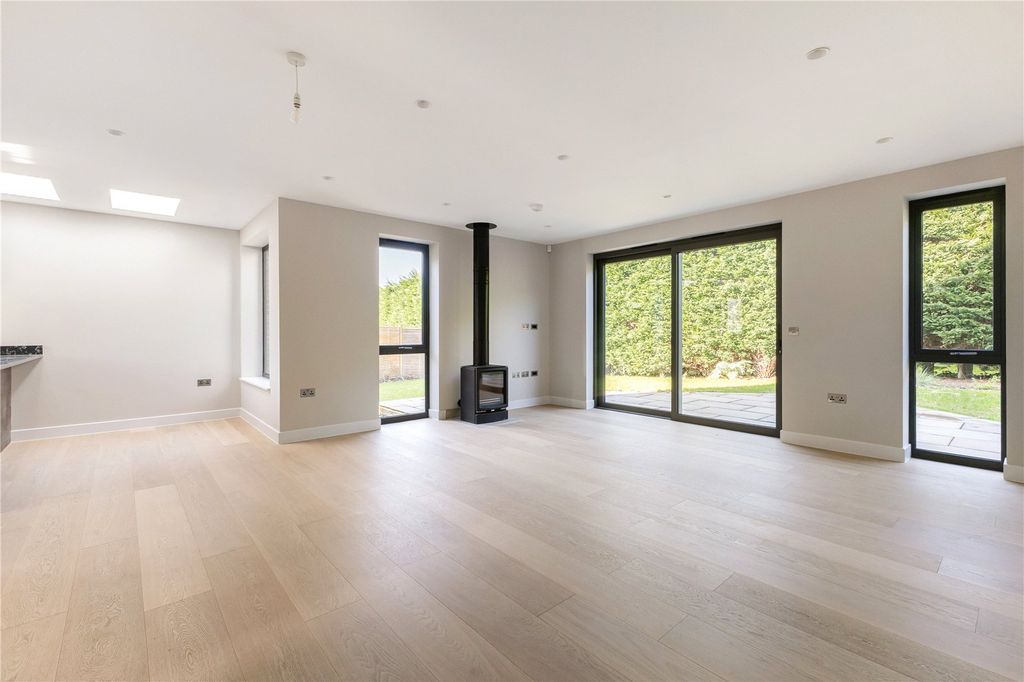 Property photo 2 of 11 Reception/Kitchen