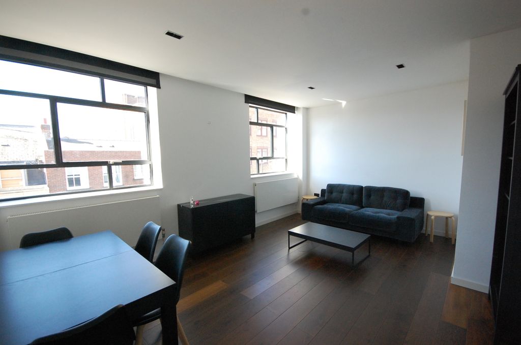 Property photo 2 of 9 Livingroom