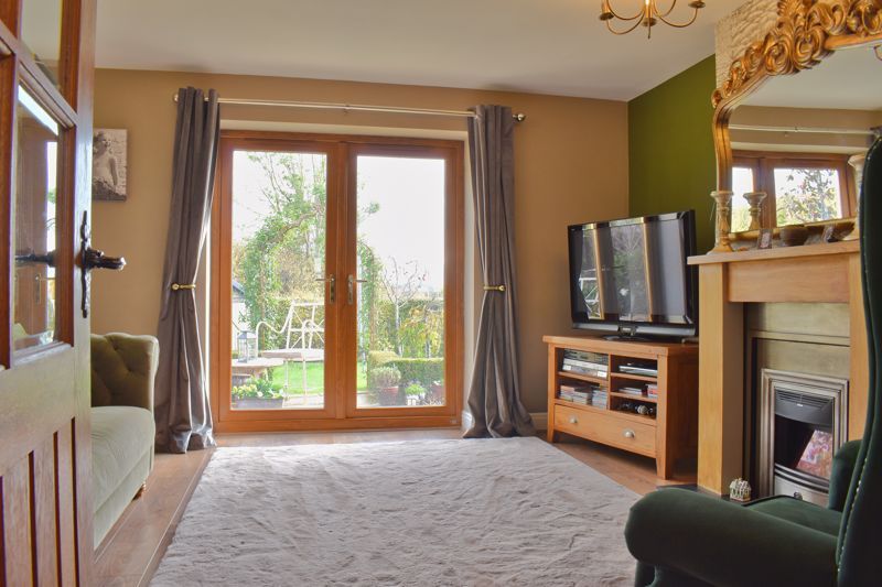 Property photo 3 of 13 Lounge