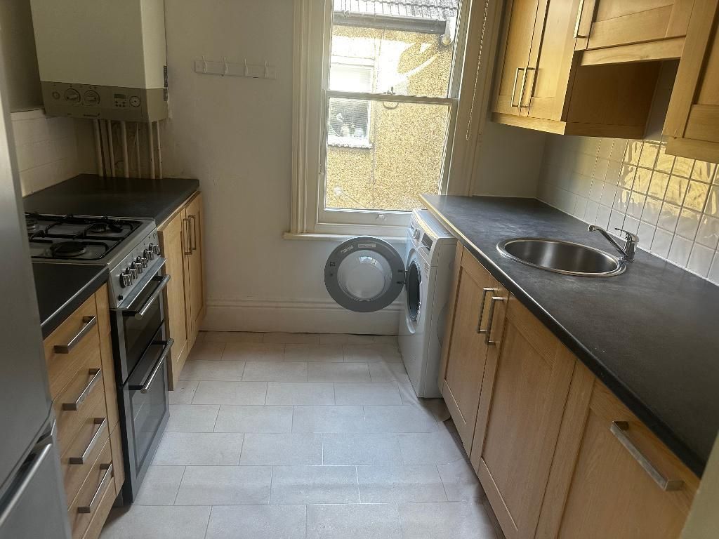 Property photo 2 of 9 Kitchen