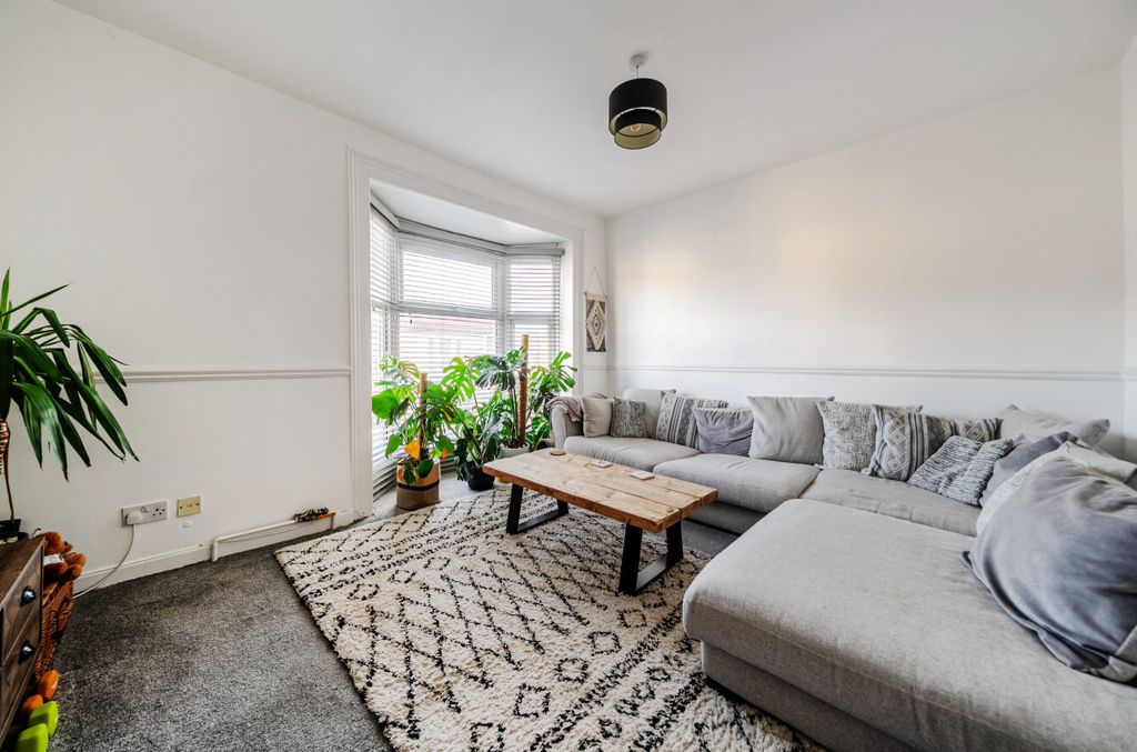 Property photo 2 of 12 1430305-1-69B9A11...