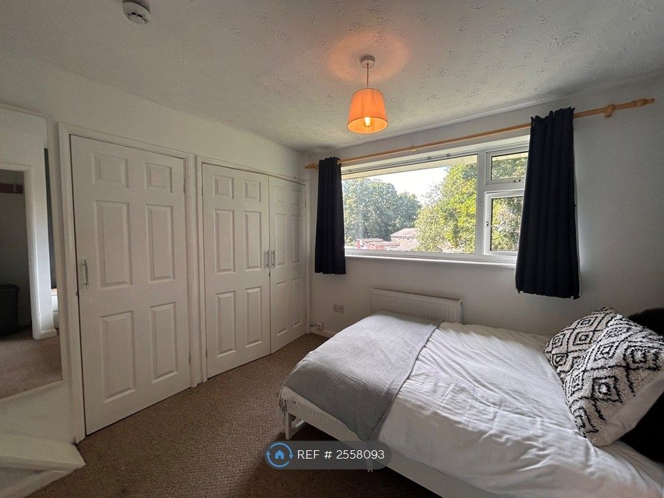 Property photo 2 of 7 Room 4