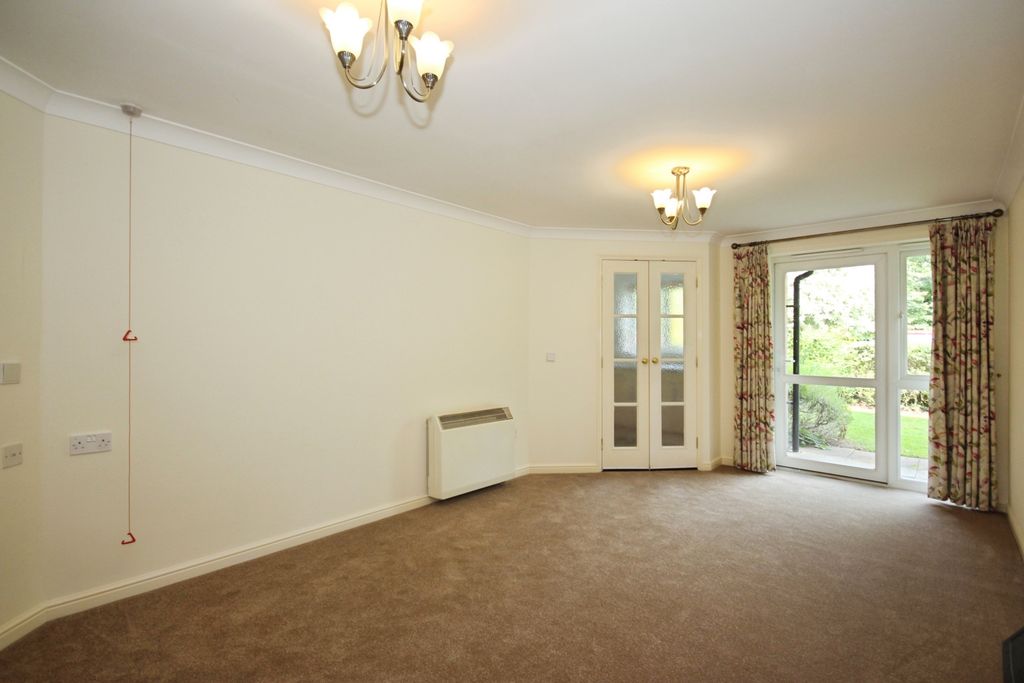 Property photo 3 of 12 Living Room