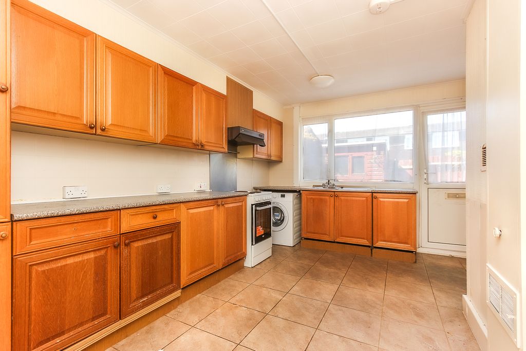 Property photo 2 of 11 Kitchen