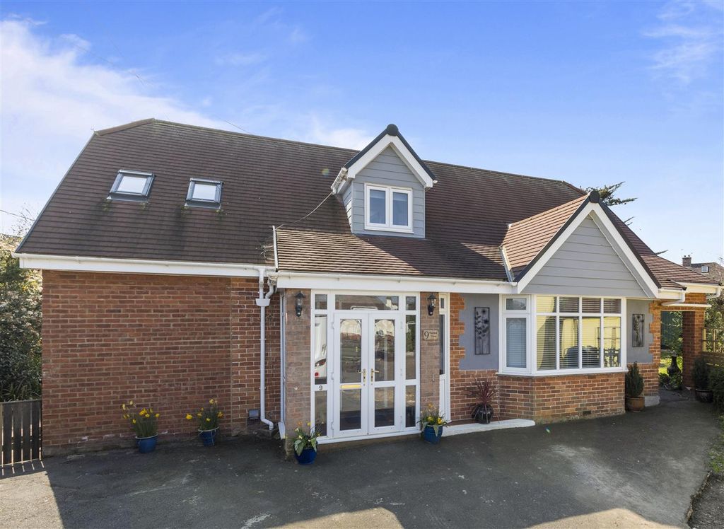 Property photo 1 of 30 Front Aspect