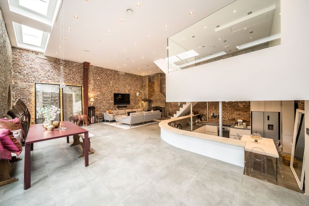 Property photo 2 of 10