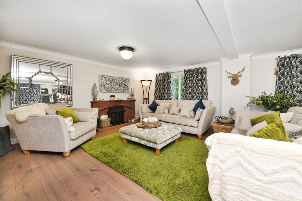 Property photo 3 of 34 Pbox-Img.Jpg