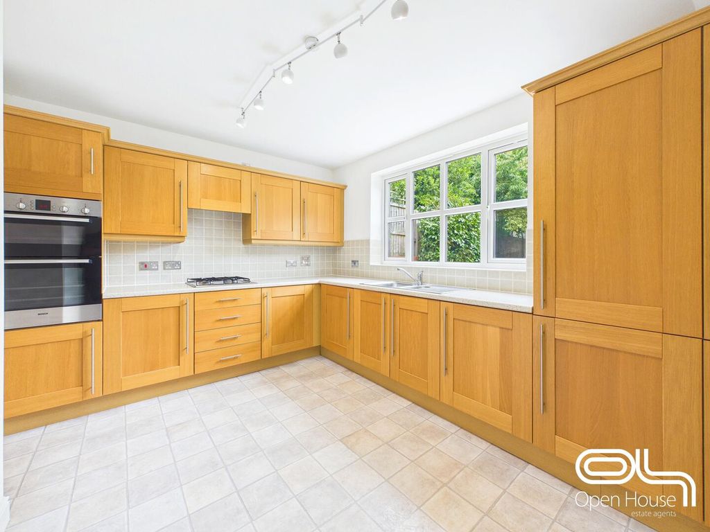 Property photo 3 of 27 Kitchen