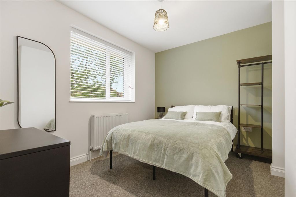 Property photo 1 of 16 Little John Road 25.Jpg