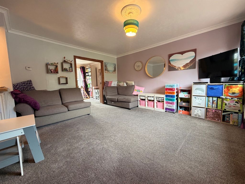 Property photo 2 of 18