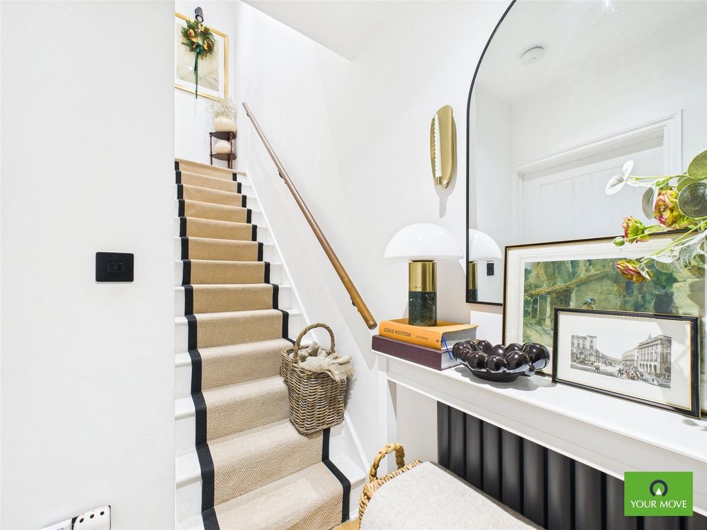 Property photo 2 of 16 Hallway