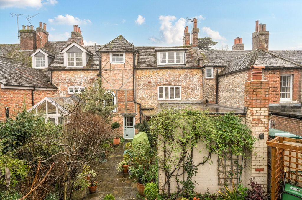 Property photo 2 of 24