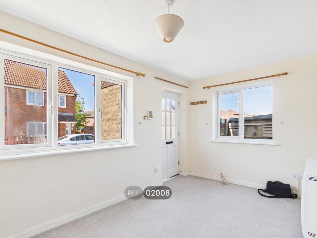 Property photo 2 of 11 Living Room