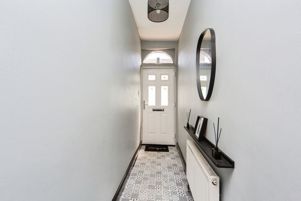 Property photo 3 of 30 Pbox-Img.Jpg