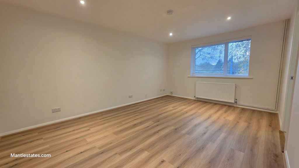 Property photo 2 of 12 Lounge