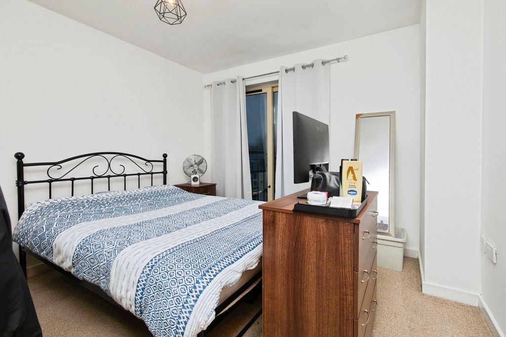 Property photo 2 of 17 Bedroom One