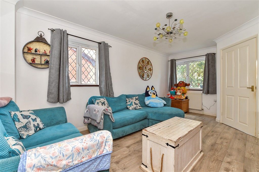 Property photo 1 of 12 Lounge