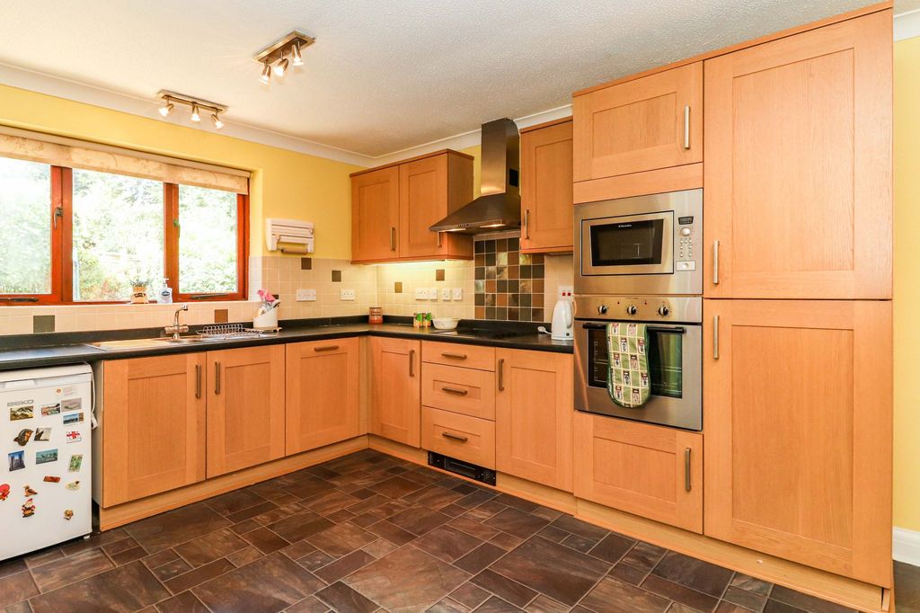 Property photo 3 of 21