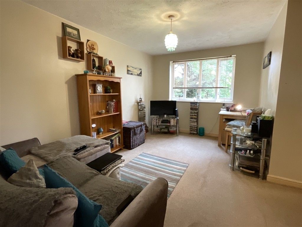 Property photo 3 of 6 Lounge B