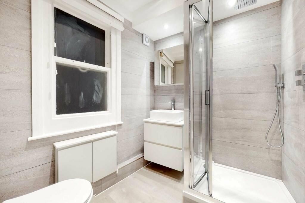 Property photo 3 of 8 Bathroom