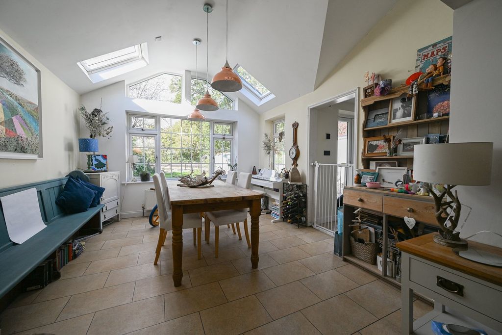 Property photo 3 of 19