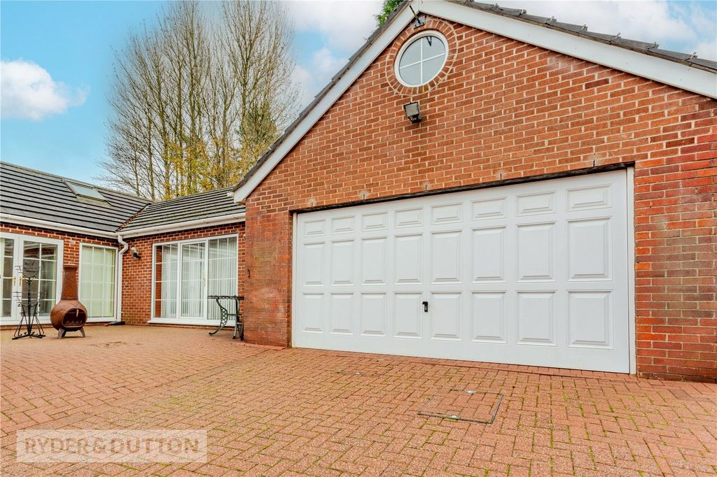 Property photo 3 of 34 Outbuilding