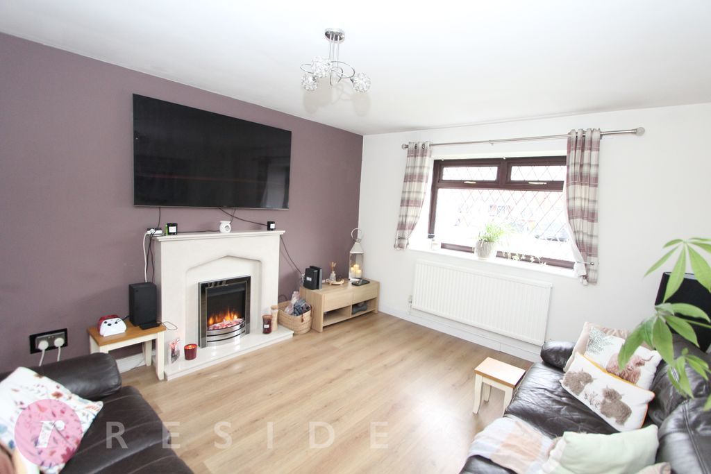 Property photo 2 of 13 Lounge