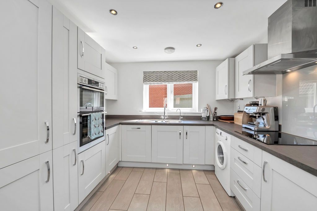 Property photo 3 of 21 Kitchen/Dining Room
