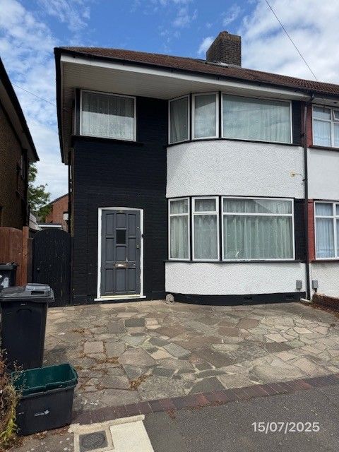 Property photo 1 of 16 3 Bed End Terrace To Rent Maypole Crescent, Hainault Ilford Ig6