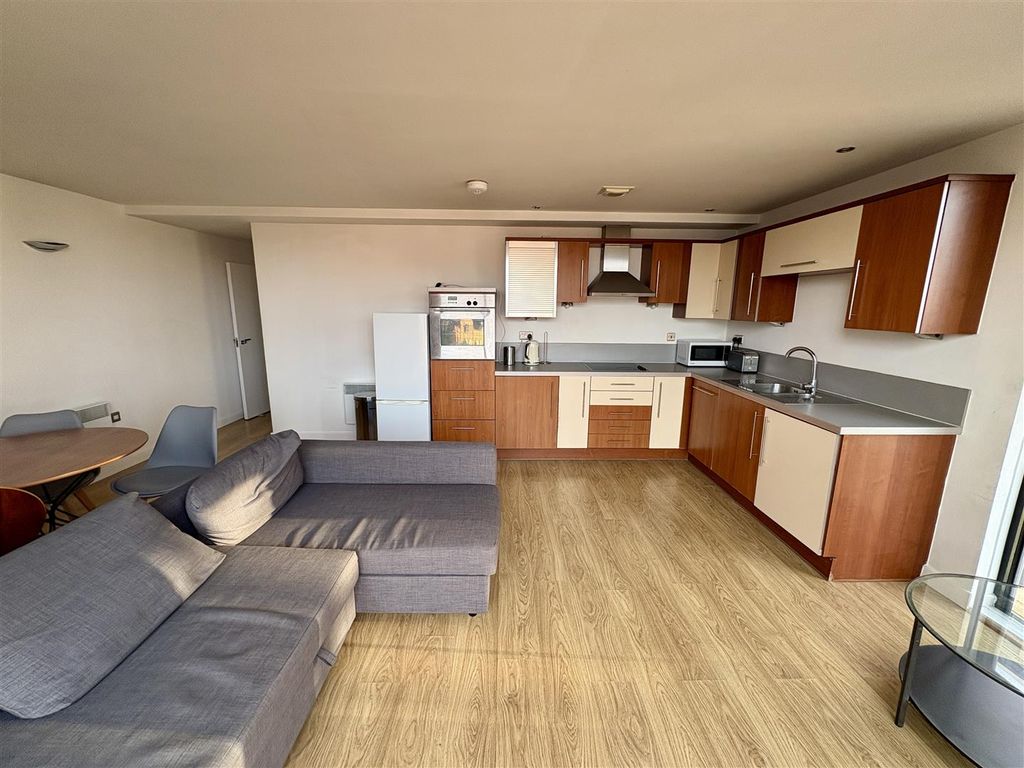 Property photo 2 of 18