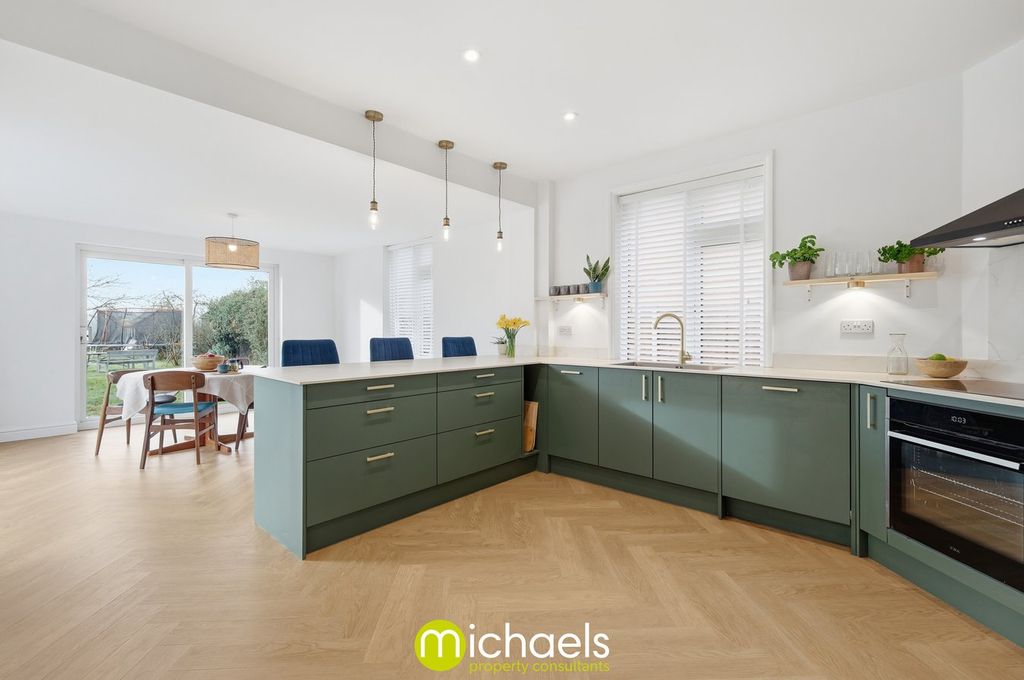 Property photo 3 of 31