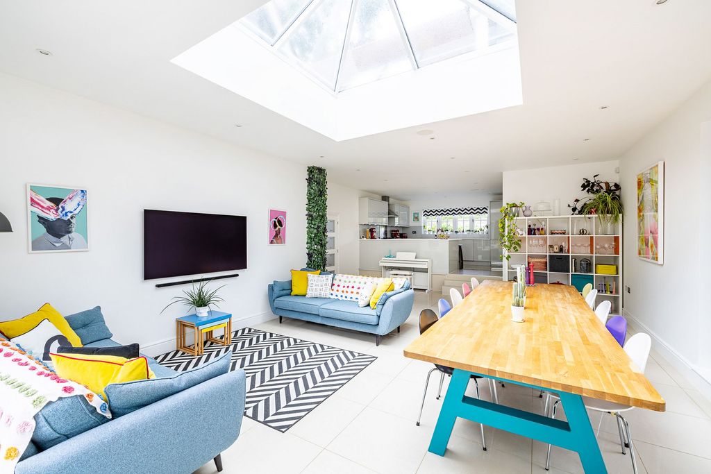 Property photo 3 of 25