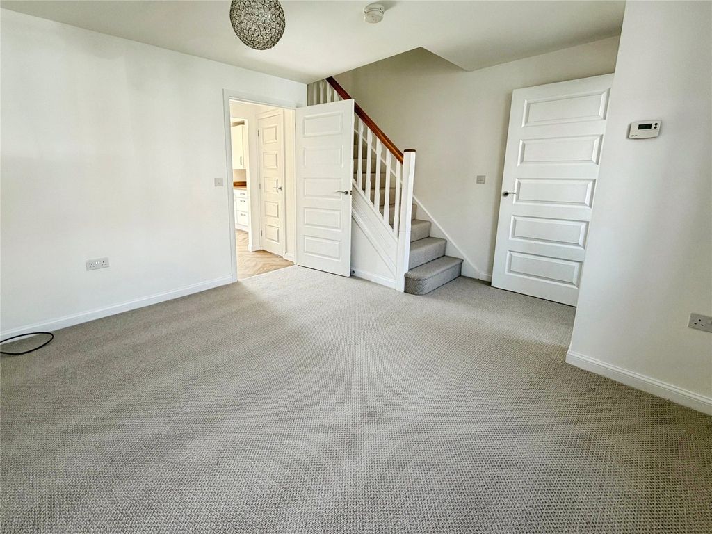 Property photo 3 of 10 Lounge