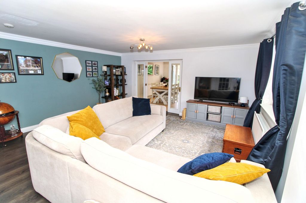 Property photo 3 of 21