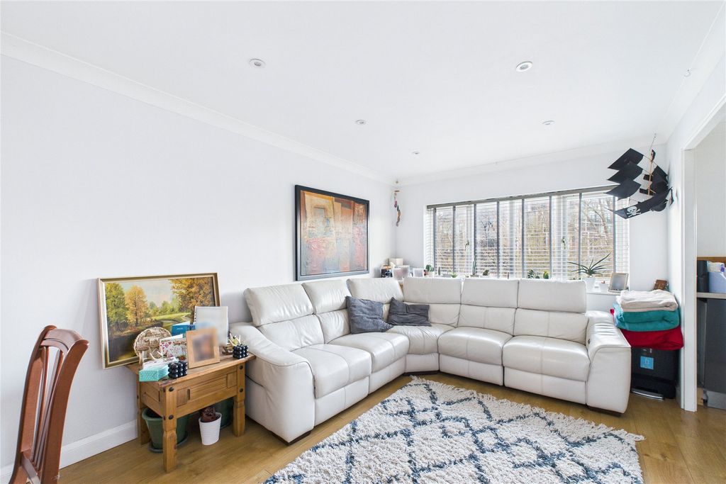 Property photo 2 of 6 Picture No. 11