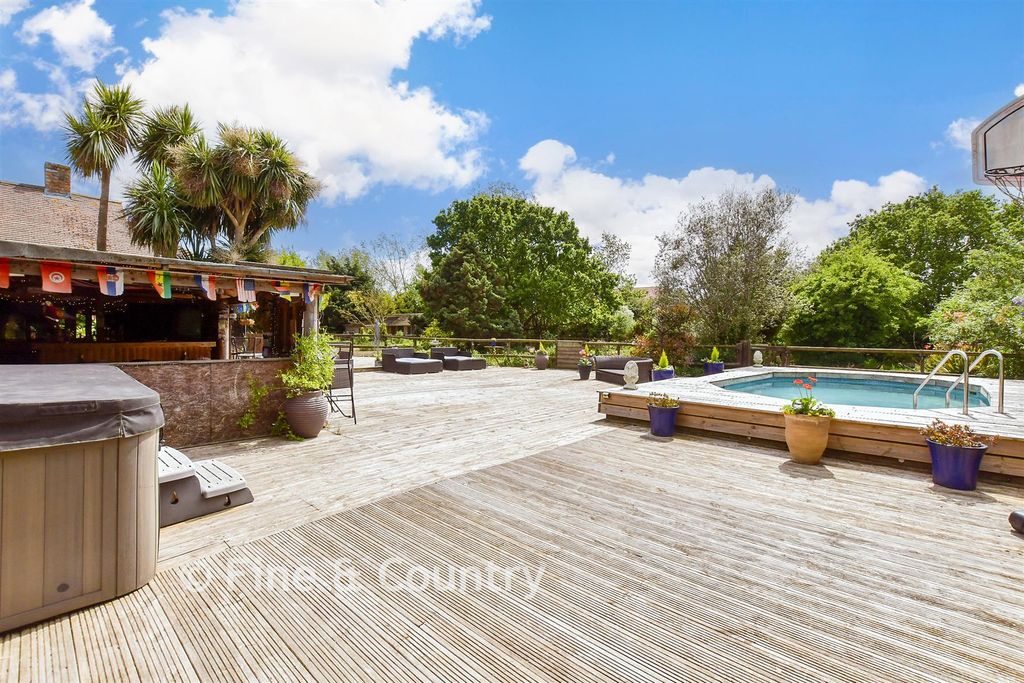 Property photo 3 of 23 Patio / Decking