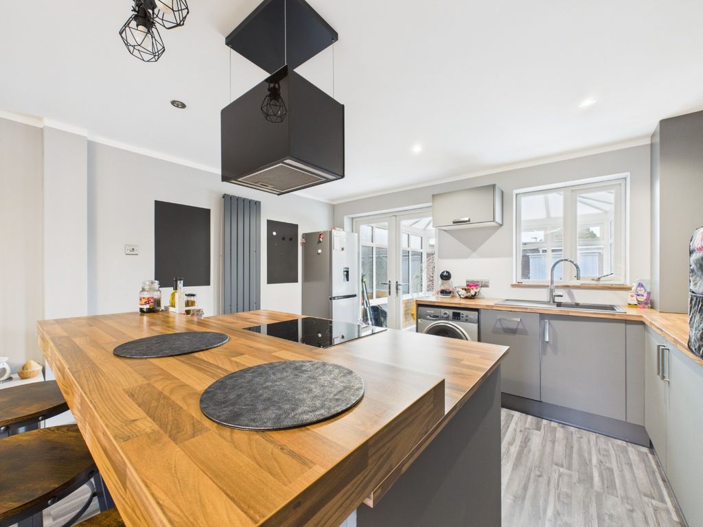 Property photo 2 of 13 4615436