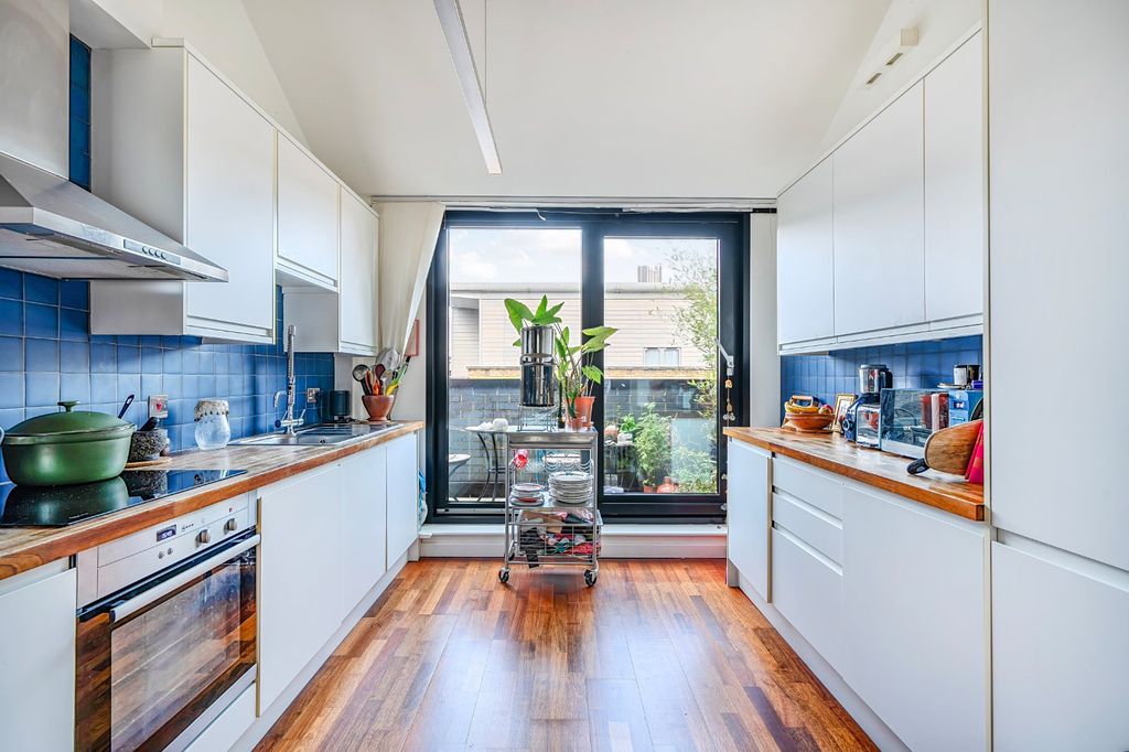 Property photo 2 of 14 Picture No. 12