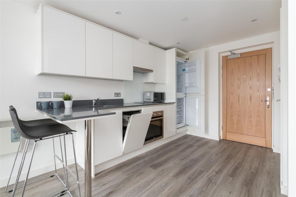 Property photo 3 of 9 Kitchen