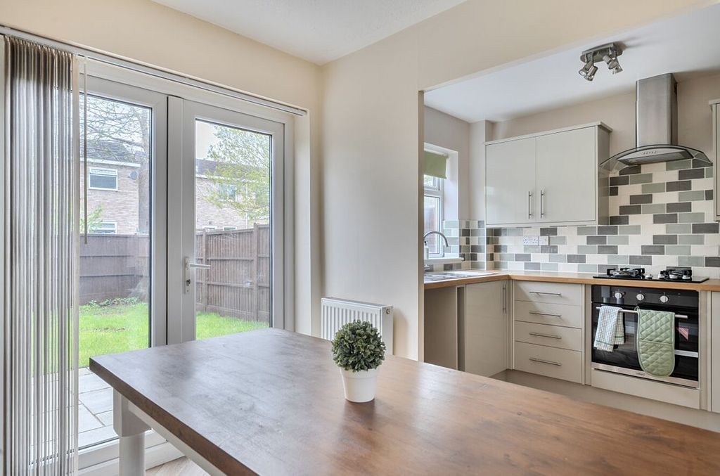 Property photo 2 of 11 14390405