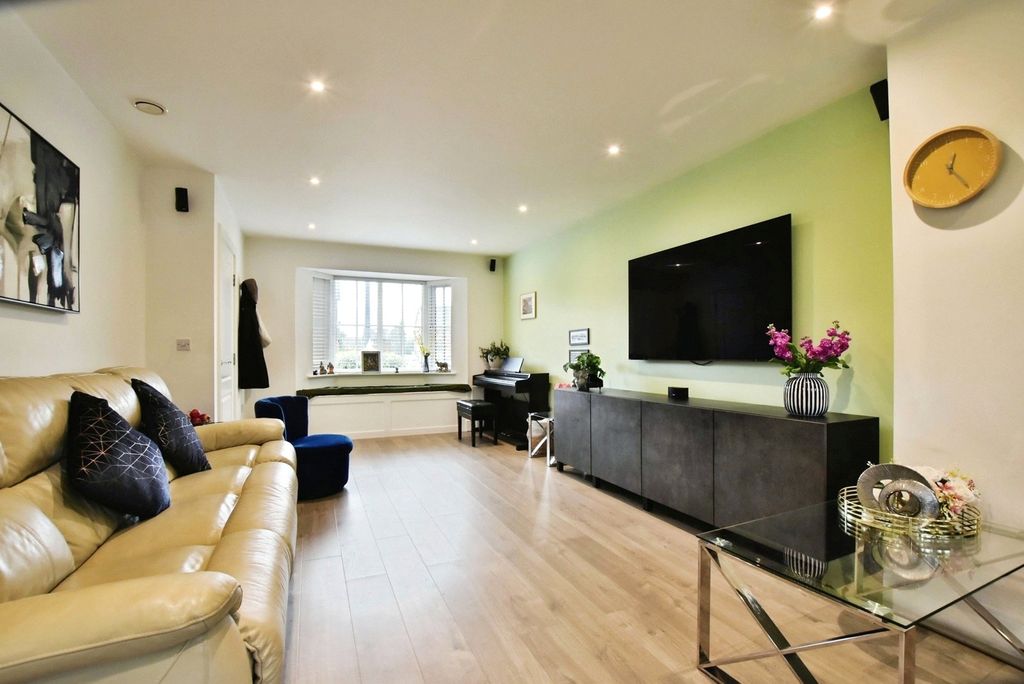 Property photo 2 of 16 Photo