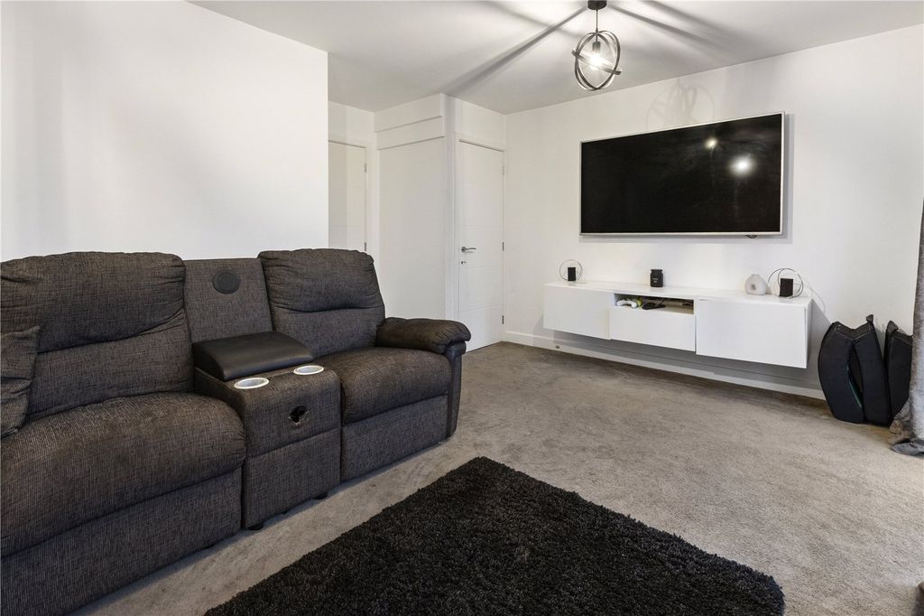 Property photo 3 of 28 Picture No. 17