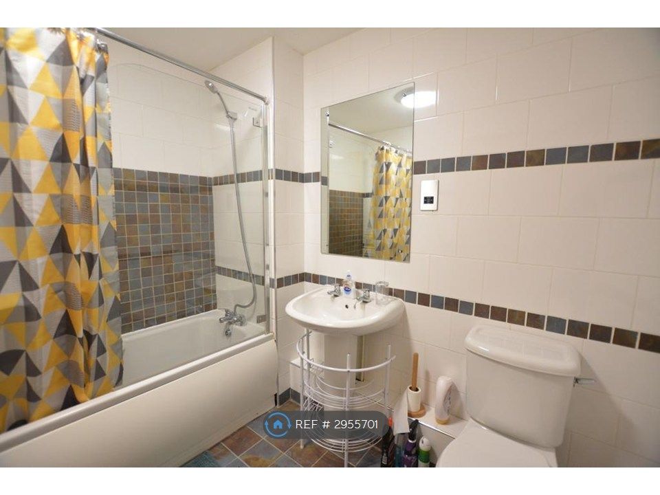 Property photo 2 of 14 Bathroom