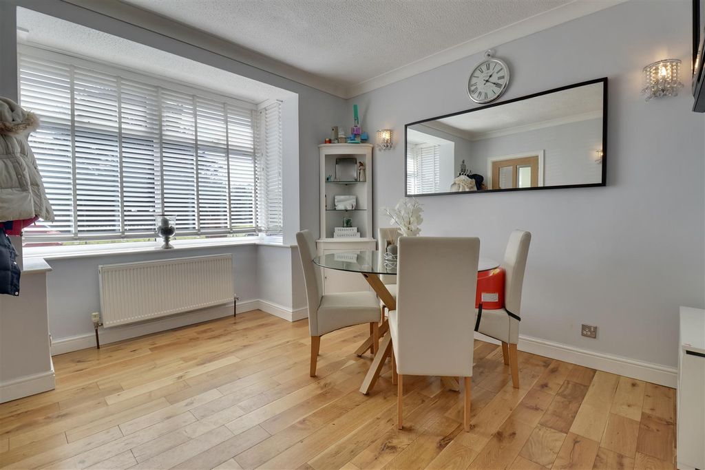 Property photo 3 of 21 38925D7F-1A9D-4602-A6A6-DC5163F5CE8E_1_201_A.Jpeg