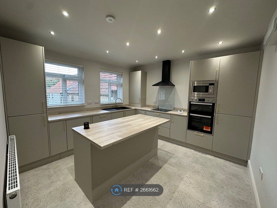 Property photo 3 of 35