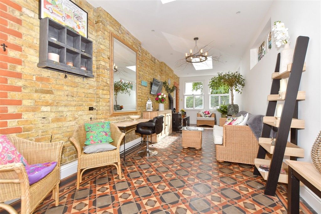 Property photo 1 of 19 Garden Room