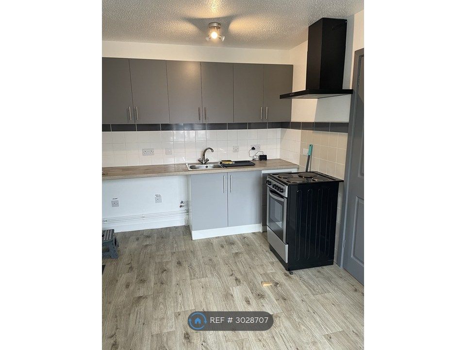 Property photo 3 of 13 Kitchen