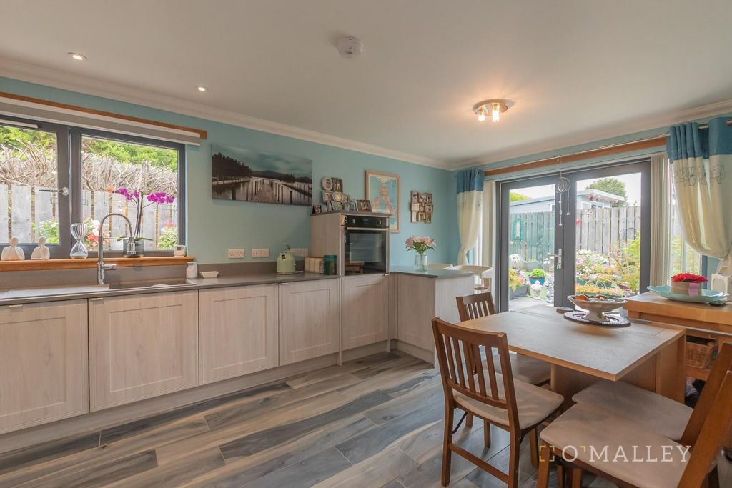 Property photo 3 of 20 Kitchen