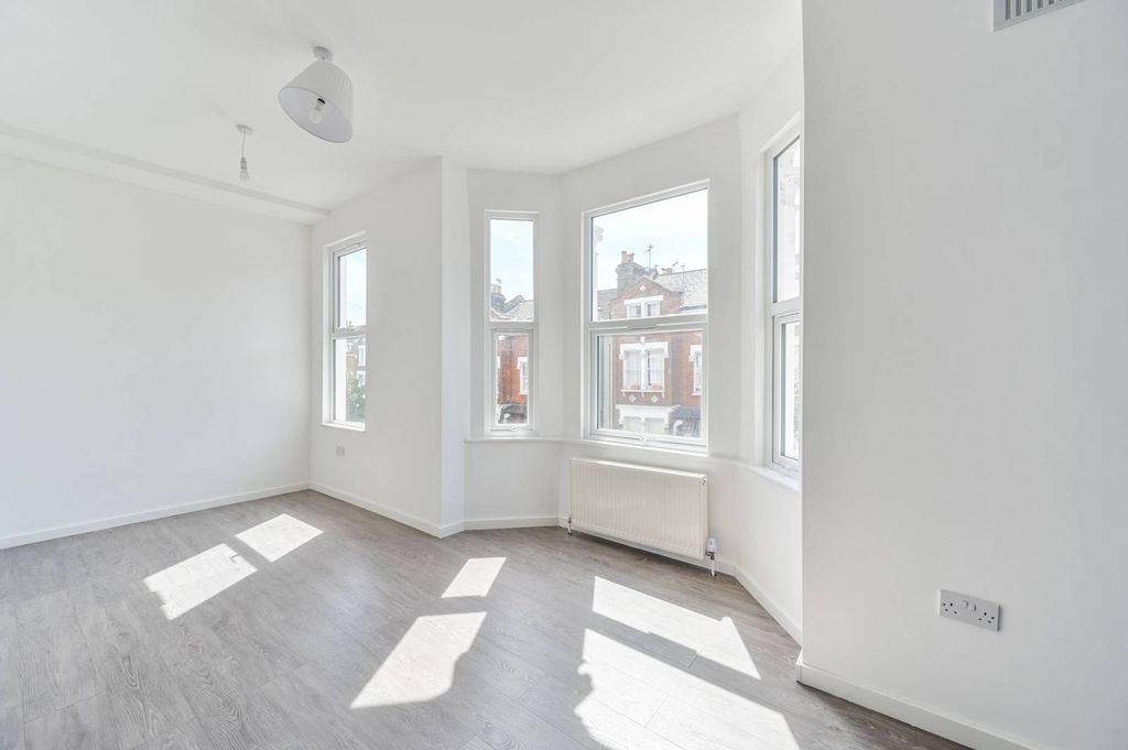 Property photo 2 of 9