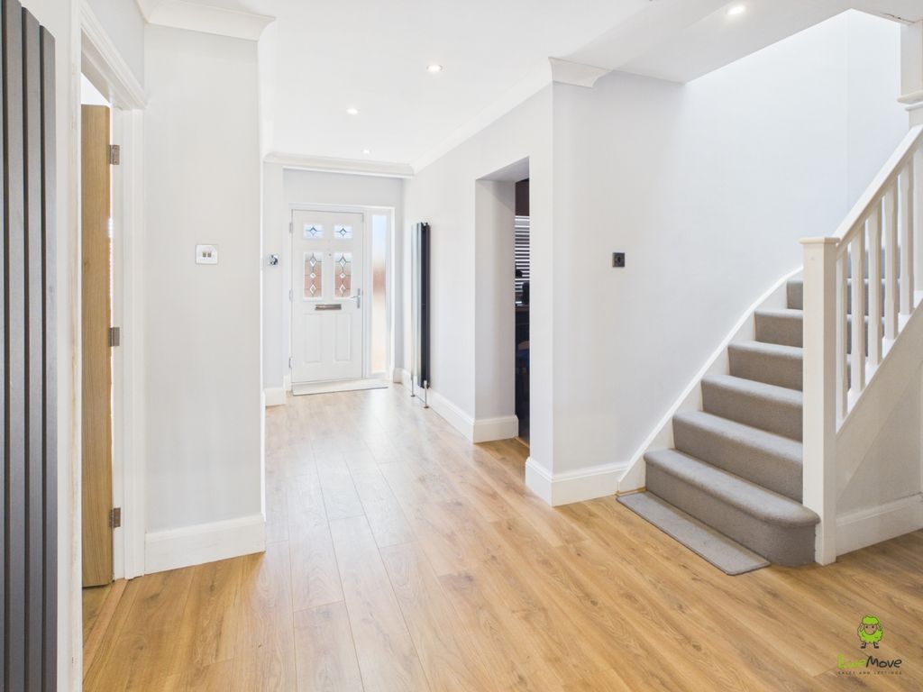 Property photo 2 of 21 Entrance Hall Presented By James Hillier Of Ewemov